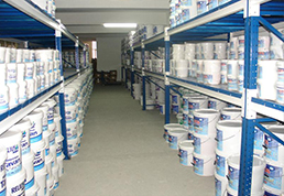 Rayonnage à tablettes