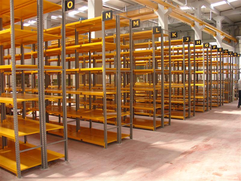 Rayonnage A Tablettes 005